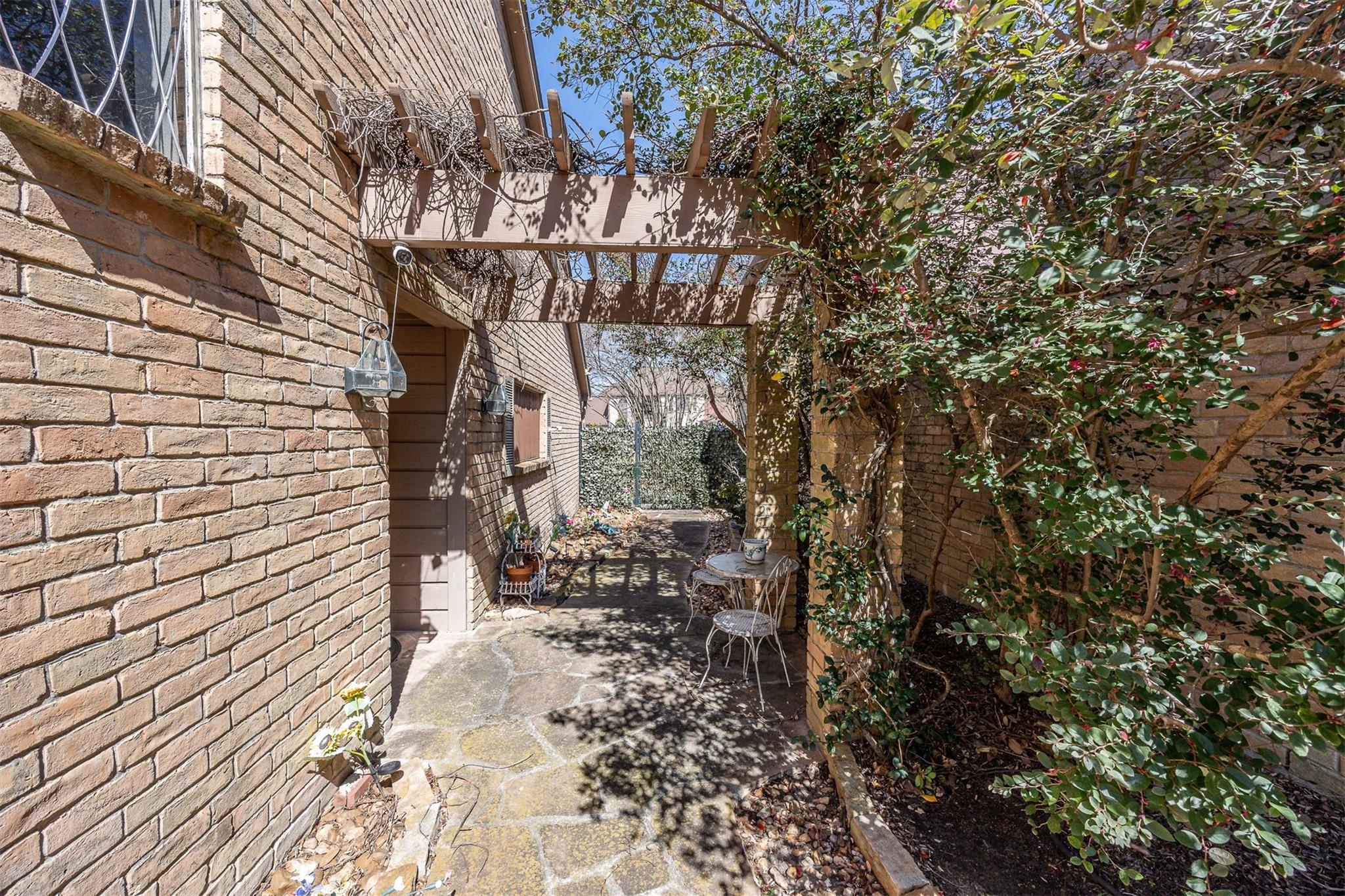 4613 Country Club View