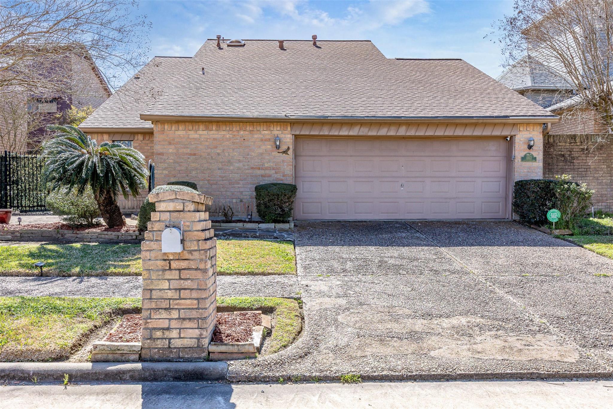 4613 Country Club View