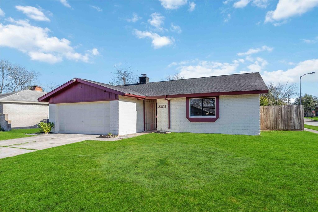 Photo of 2302 Green Knoll Drive, Houston, TX 77067 (MLS # 37150387)