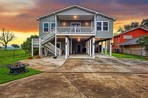 Photo of 2534 Cliff Drive, Dickinson, TX 77539 (MLS # 28656956)