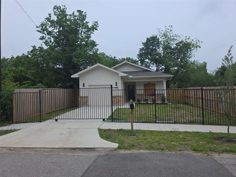 Photo of 3202 Mcilhenny Street, Houston, TX 77004 (MLS # 40458117)
