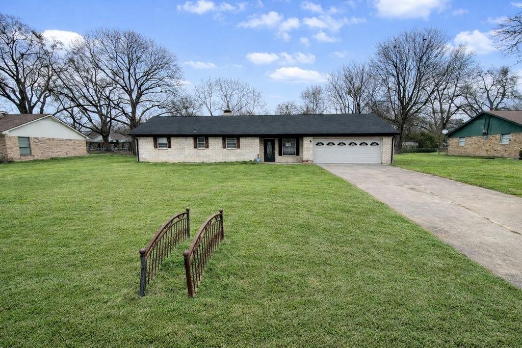 Photo of 13736 County Road 1188, Tyler, TX 75709 (MLS # 75067016)