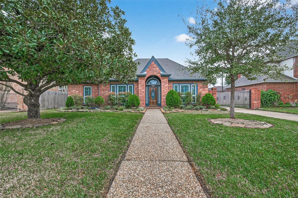 Photo of 1010 Mill Valley Drive, Sugar Land, TX 77498 (MLS # 13543124)