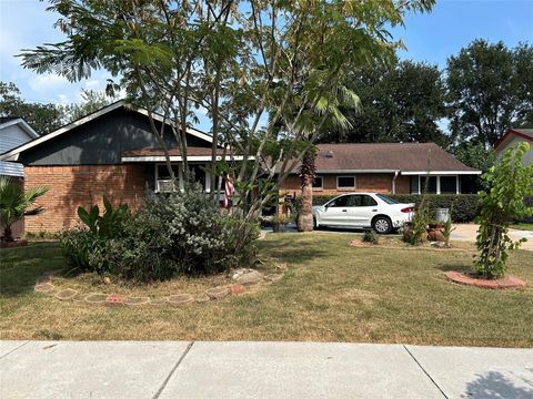 Photo of 2401 Peach Lane, Pasadena, TX 77502 (MLS # 62542597)