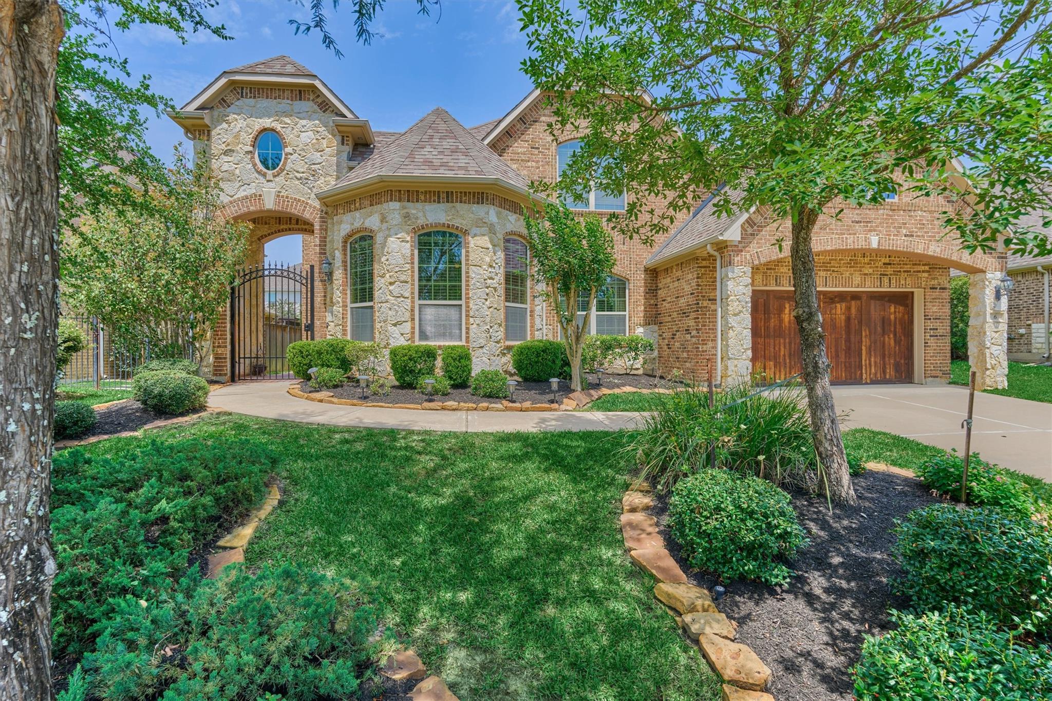 6 Devon Dale Drive