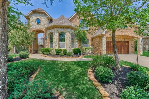 Homes For Sale - 6 Devon Dale Drive<br/> Tomball, TX 77375