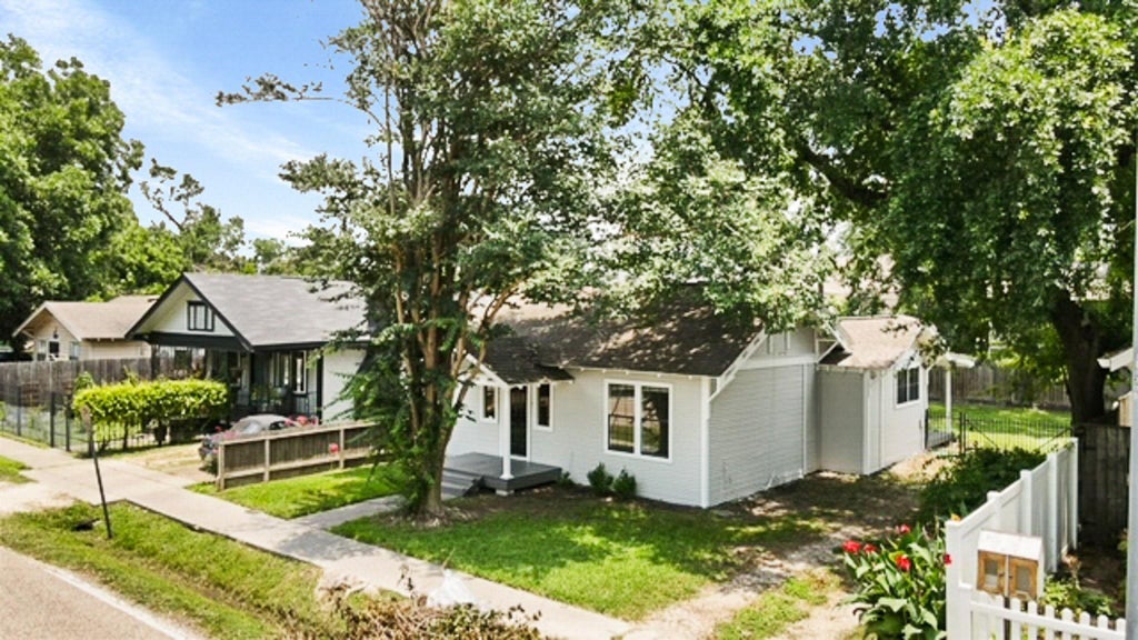 Photo of 608 Northwood Street, Houston, TX 77009 (MLS # 40682040)