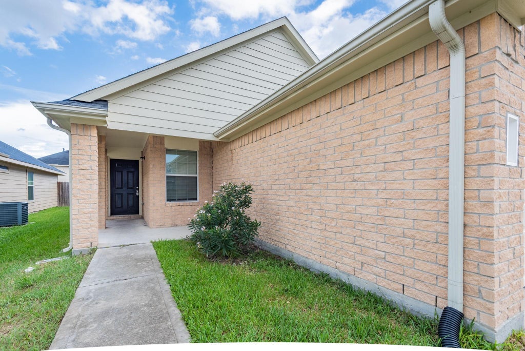 Photo of 14942 Hidalgo Valley Lane, Houston, TX 77090 (MLS # 91147366)