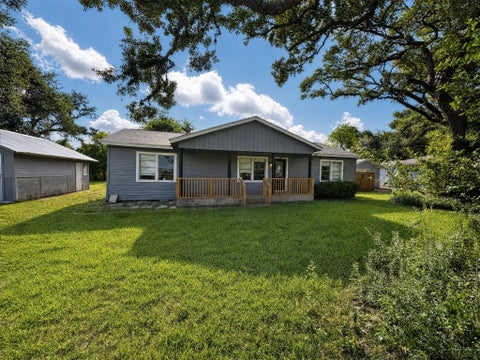 Photo of 123 Barbara Drive, Clute, TX 77531 (MLS # 26110531)