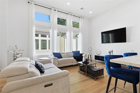 Tiny photo for 107 W Whitney Street #C, Houston, TX 77018 (MLS # 37487336)