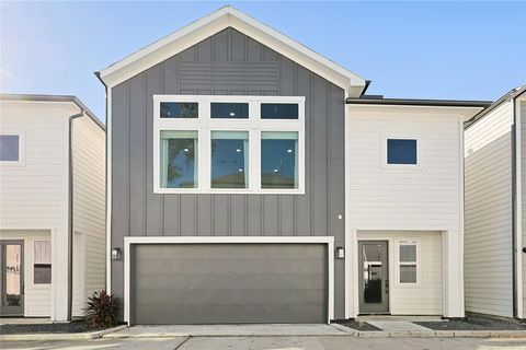 Photo of 107 W Whitney Street #C, Houston, TX 77018 (MLS # 37487336)