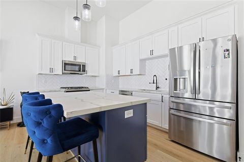 Tiny photo for 107 W Whitney Street #C, Houston, TX 77018 (MLS # 37487336)