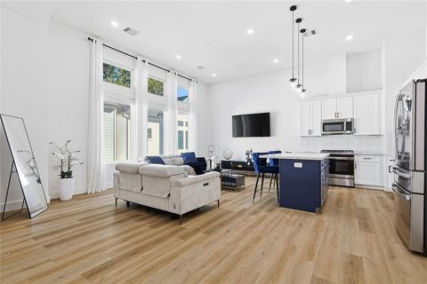 Tiny photo for 107 W Whitney Street #C, Houston, TX 77018 (MLS # 37487336)