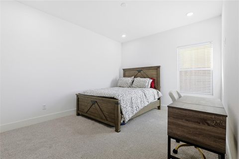 Tiny photo for 107 W Whitney Street #C, Houston, TX 77018 (MLS # 37487336)