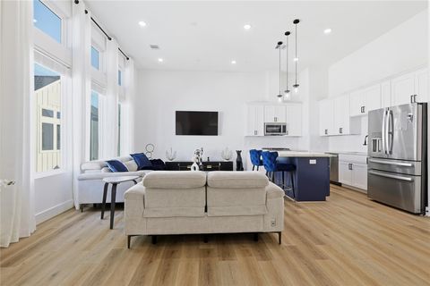 Tiny photo for 107 W Whitney Street #C, Houston, TX 77018 (MLS # 37487336)