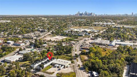 Tiny photo for 107 W Whitney Street #C, Houston, TX 77018 (MLS # 37487336)