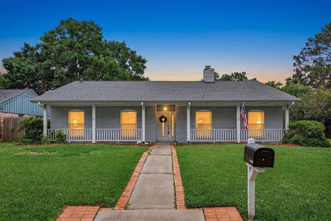 Photo of 11407 Valley Spring Drive, Houston, TX 77043 (MLS # 34063806)