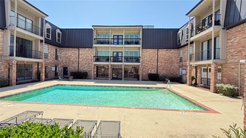Photo of 2425 Underwood Street #142, Houston, TX 77030 (MLS # 9975223)