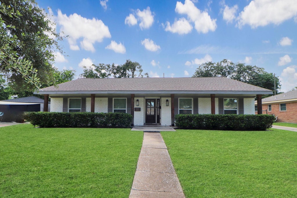 Photo of 6039 Mcknight Street, Houston, TX 77035 (MLS # 88646258)