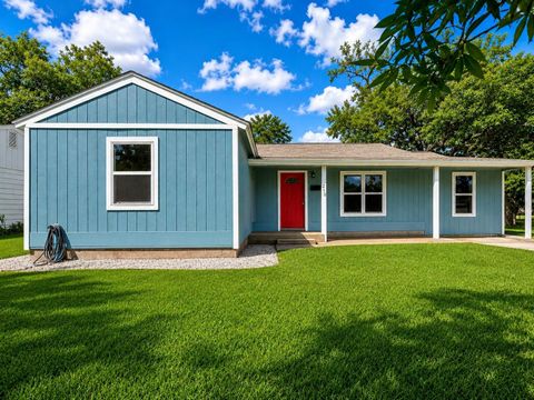 Photo of 210 Laurel Street, Lake Jackson, TX 77566 (MLS # 25595016)