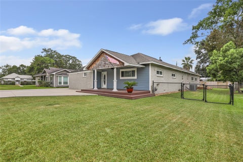 Photo of 103 W Barrow Street, Dayton, TX 77535 (MLS # 26900073)