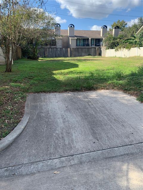 Photo of 1307 Moorwick Ln Ln, Houston, TX 77043 (MLS # 14550191)