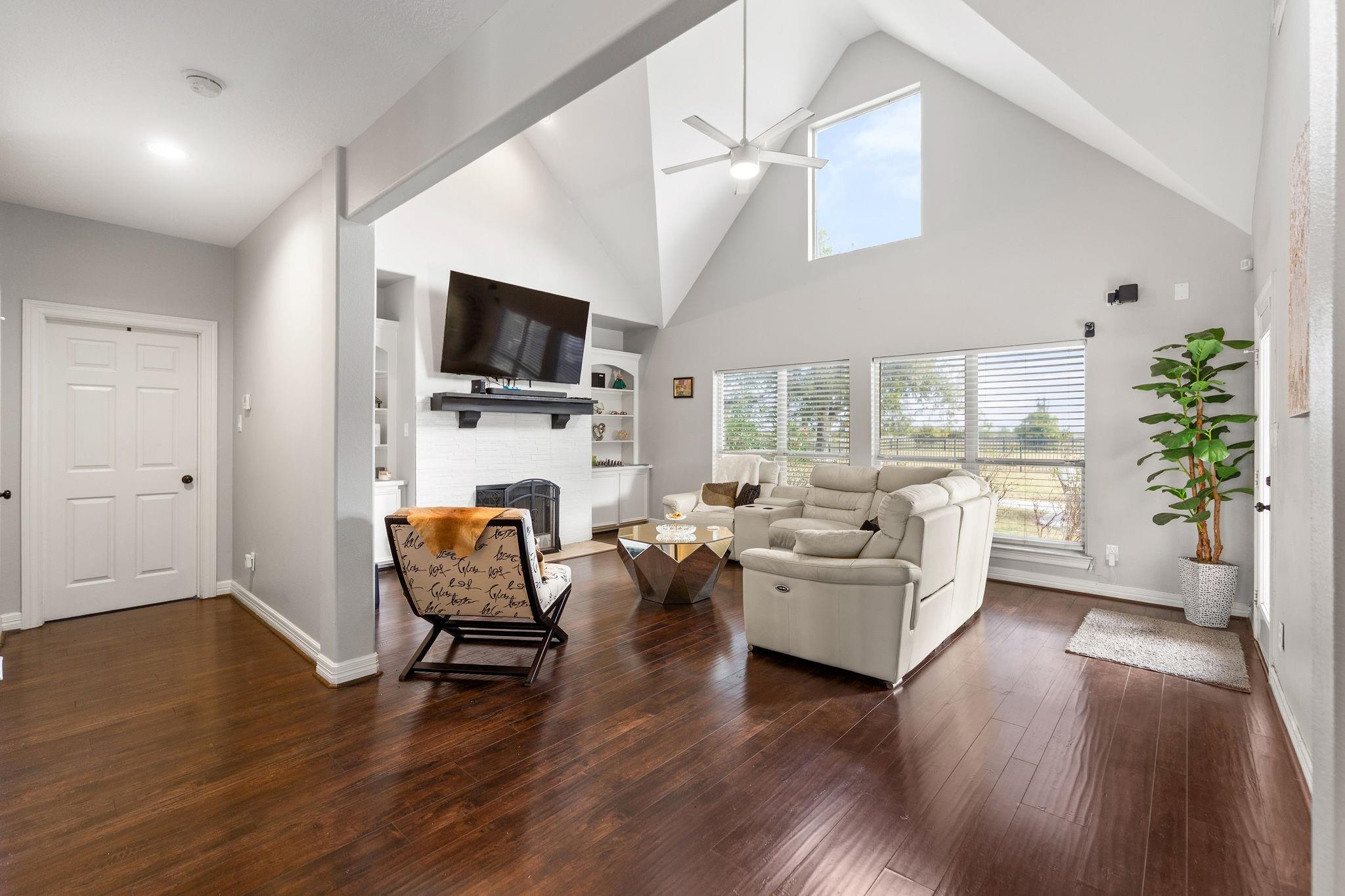 202 Lakeland Circle
