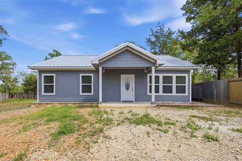 Photo of 100 Walnut Circle, Somerville, TX 77879 (MLS # 44662217)