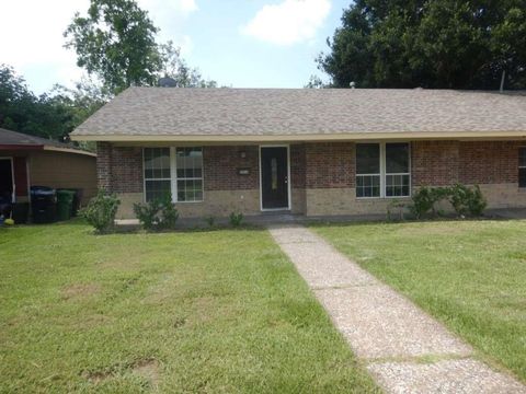 Photo of 5854 Heron Drive, Houston, TX 77033 (MLS # 48726495)