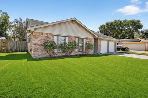 Photo of 11907 Medicine Bow Circle, Houston, TX 77067 (MLS # 10662832) Photo of 11907 Medicine Bow Circle, Houston, TX 77067 (MLS # 10662832)
