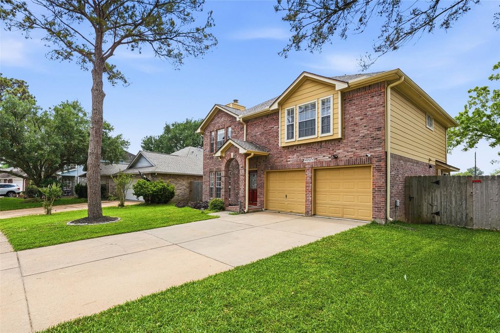 Photo of 16938 Blue Mist Circle, Sugar Land, TX 77498 (MLS # 74301266)