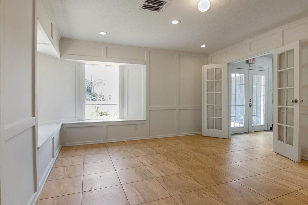 825 Fairmont Parkway