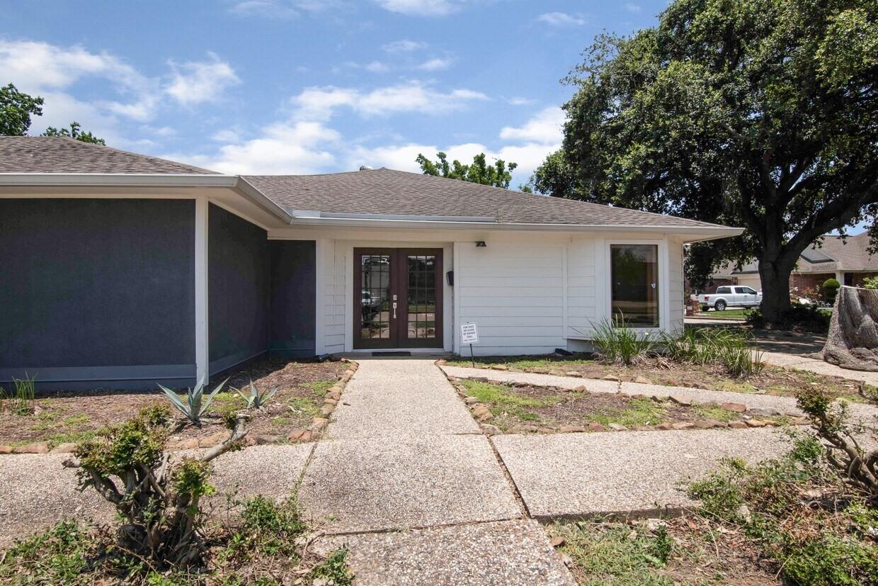 825 Fairmont Parkway