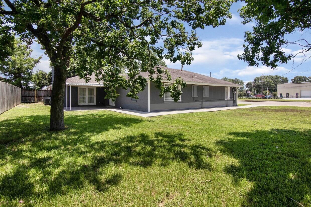 825 Fairmont Parkway
