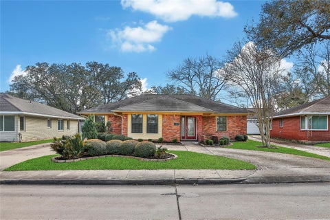 Photo of 3315 S Braeswood Boulevard, Houston, TX 77025 (MLS # 23244036)