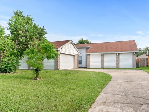 Photo of 13515 Wimbledon Oaks Drive, Houston, TX 77065 (MLS # 18026518)