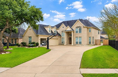 Homes For Sale - 7610 Northwoods Drive<br/> Sugar Land, TX 77479