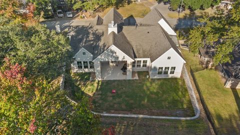 Photo of 1511 Greenbriar Drive, Huntsville, TX 77340 (MLS # 30389102)