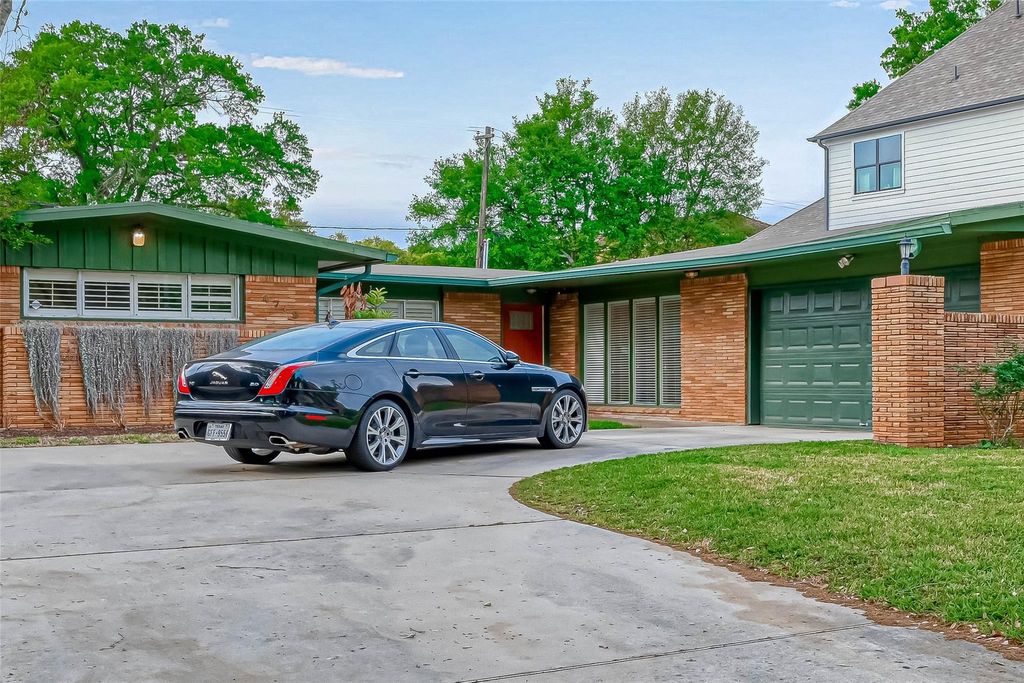 Photo of 4719 Imogene Street, Houston, TX 77096 (MLS # 17298204)