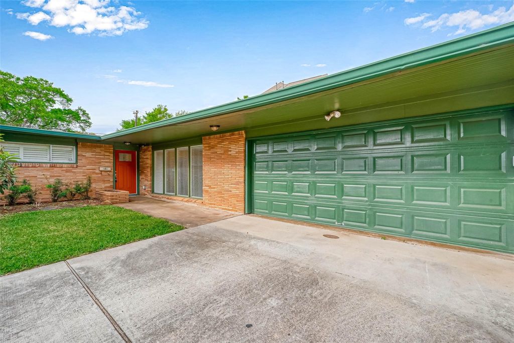 Photo of 4719 Imogene Street, Houston, TX 77096 (MLS # 17298204)