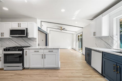 Photo of 6646 Bayou View Drive, Houston, TX 77091 (MLS # 30481702)