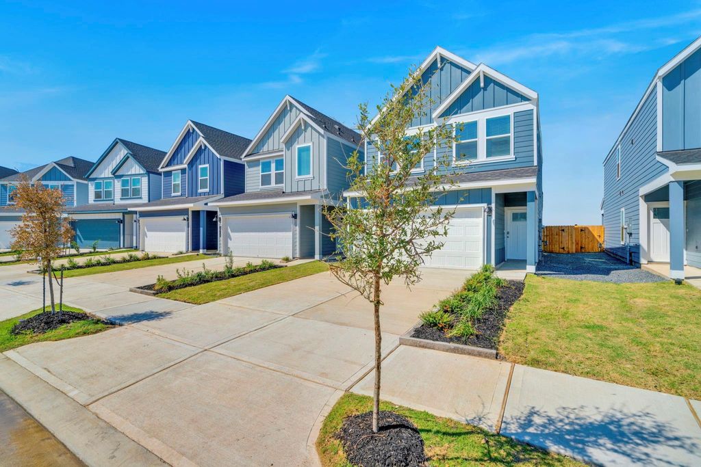 Photo of 10316 Penryn Forest Trail, Houston, TX 77051 (MLS # 66968147)