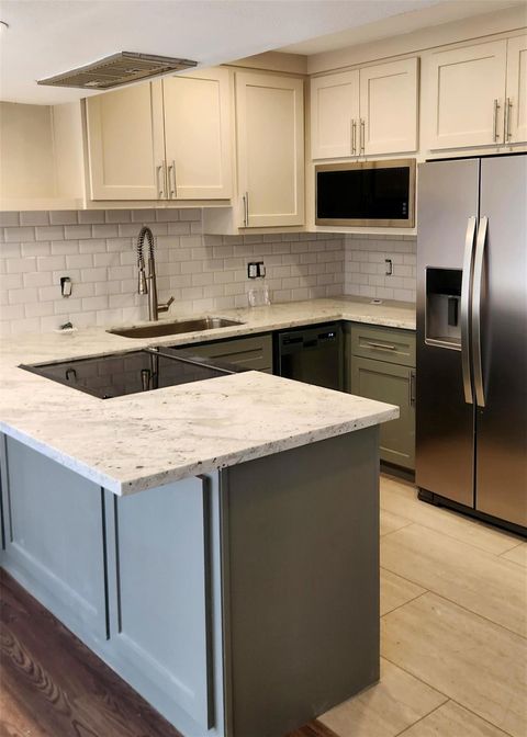 Photo of 909 Silber Road #27E, Houston, TX 77024 (MLS # 18587644)