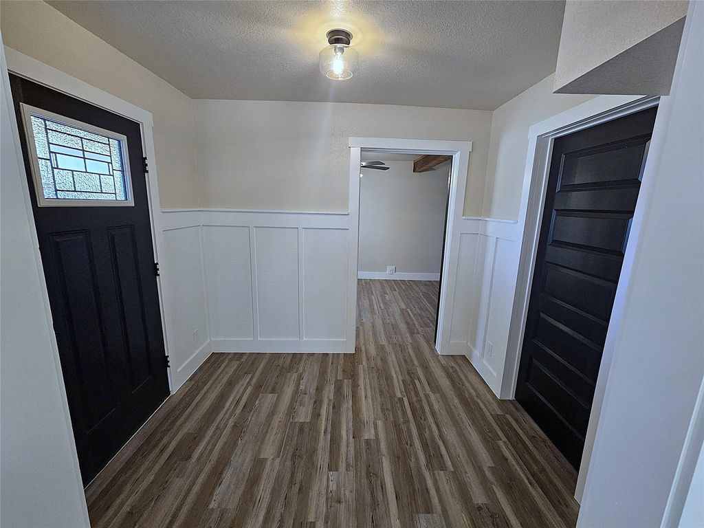 Photo of 917 E Myrtle Street, Angleton, TX 77515 (MLS # 36719366)