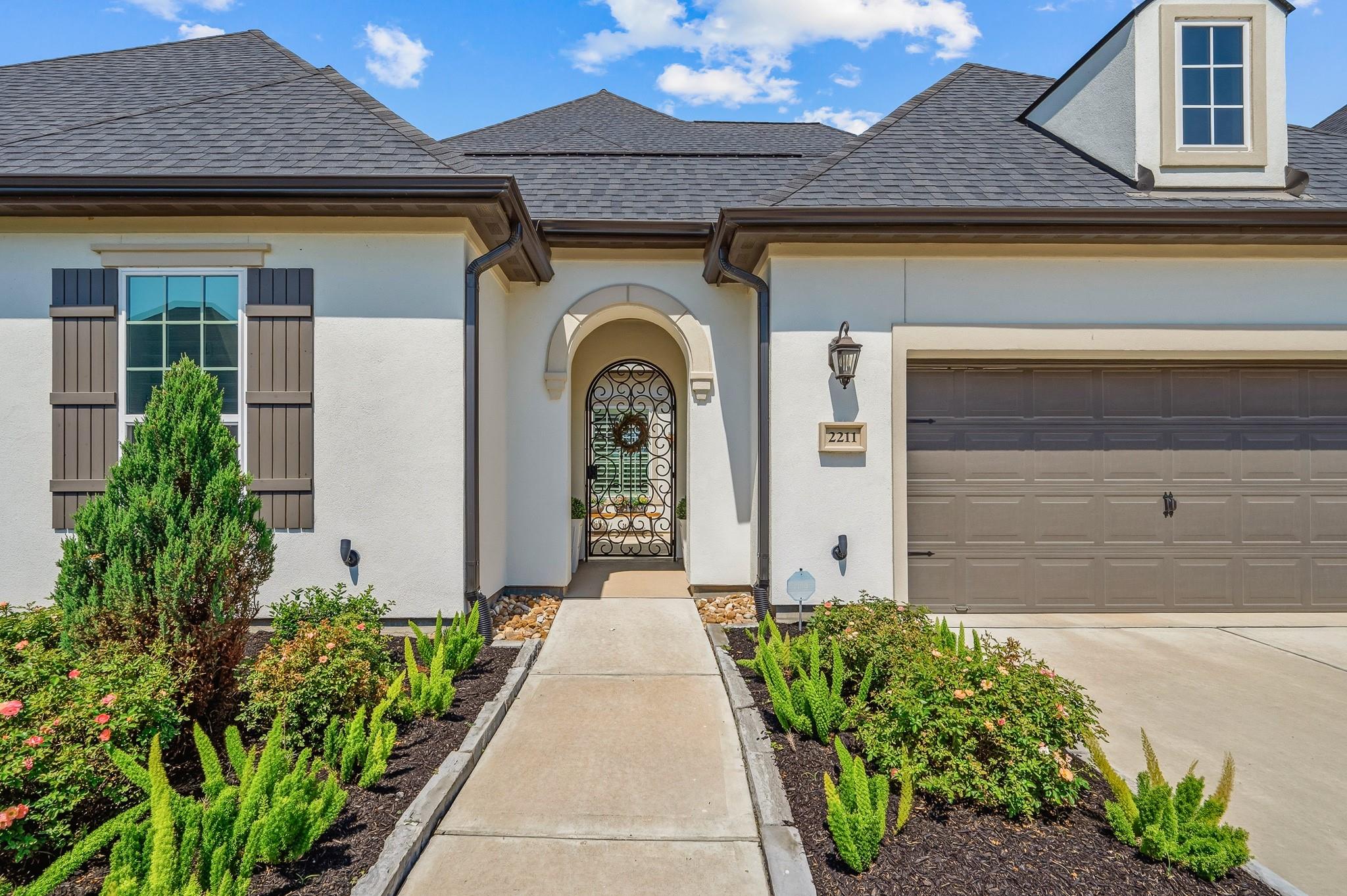 2211 Myrtle Manor Lane
