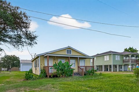 Photo of 1215 Pickney Avenue, Port Bolivar, TX 77650 (MLS # 32250353)