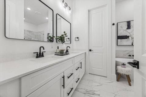 Photo of 5606 Azores Ln, Houston, TX 77091 (MLS # 68024037)
