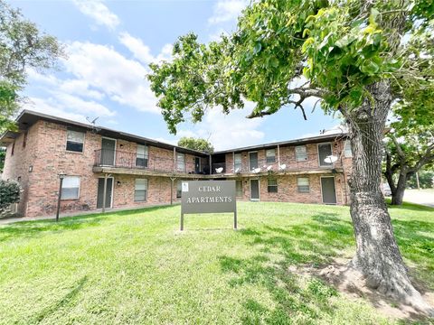 Photo of 321 E Cedar Street #7, Angleton, TX 77515 (MLS # 61667872)