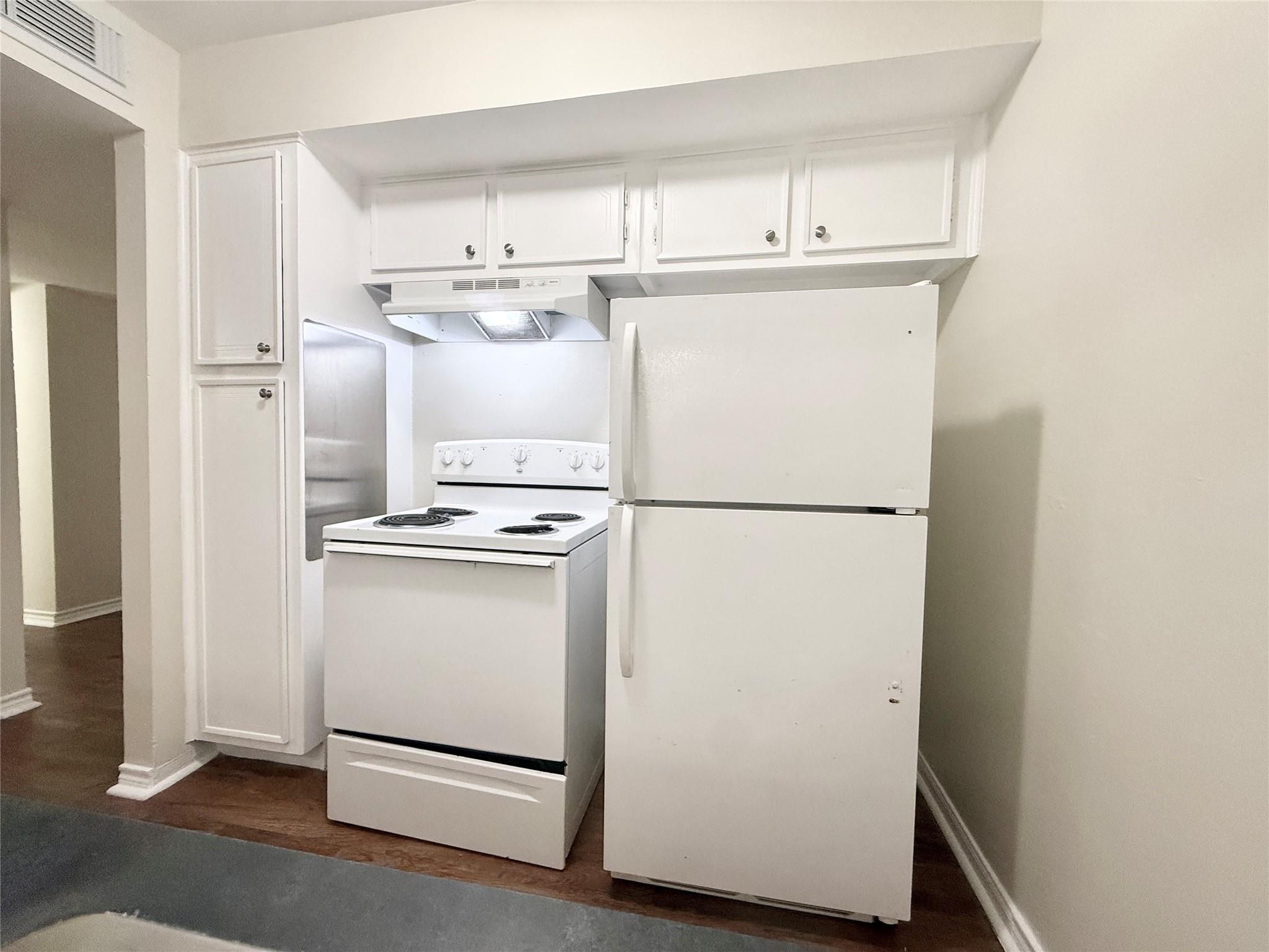 321 E Cedar Street 7