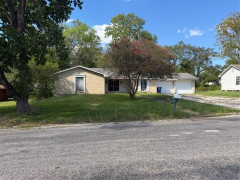 Homes For Sale - 816 W Polk Street<br/> Livingston, TX 77351